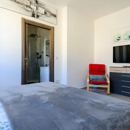 Sunset View, Mellieha, Malta Διαμέρισμα *