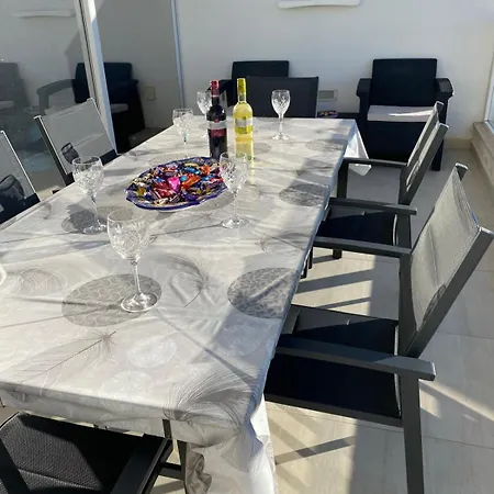 Sunset View, Mellieha, Malta Διαμέρισμα *